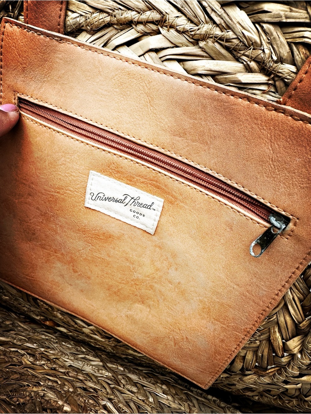 Round Woven Beach Tote Bag - Picture 3 of 3